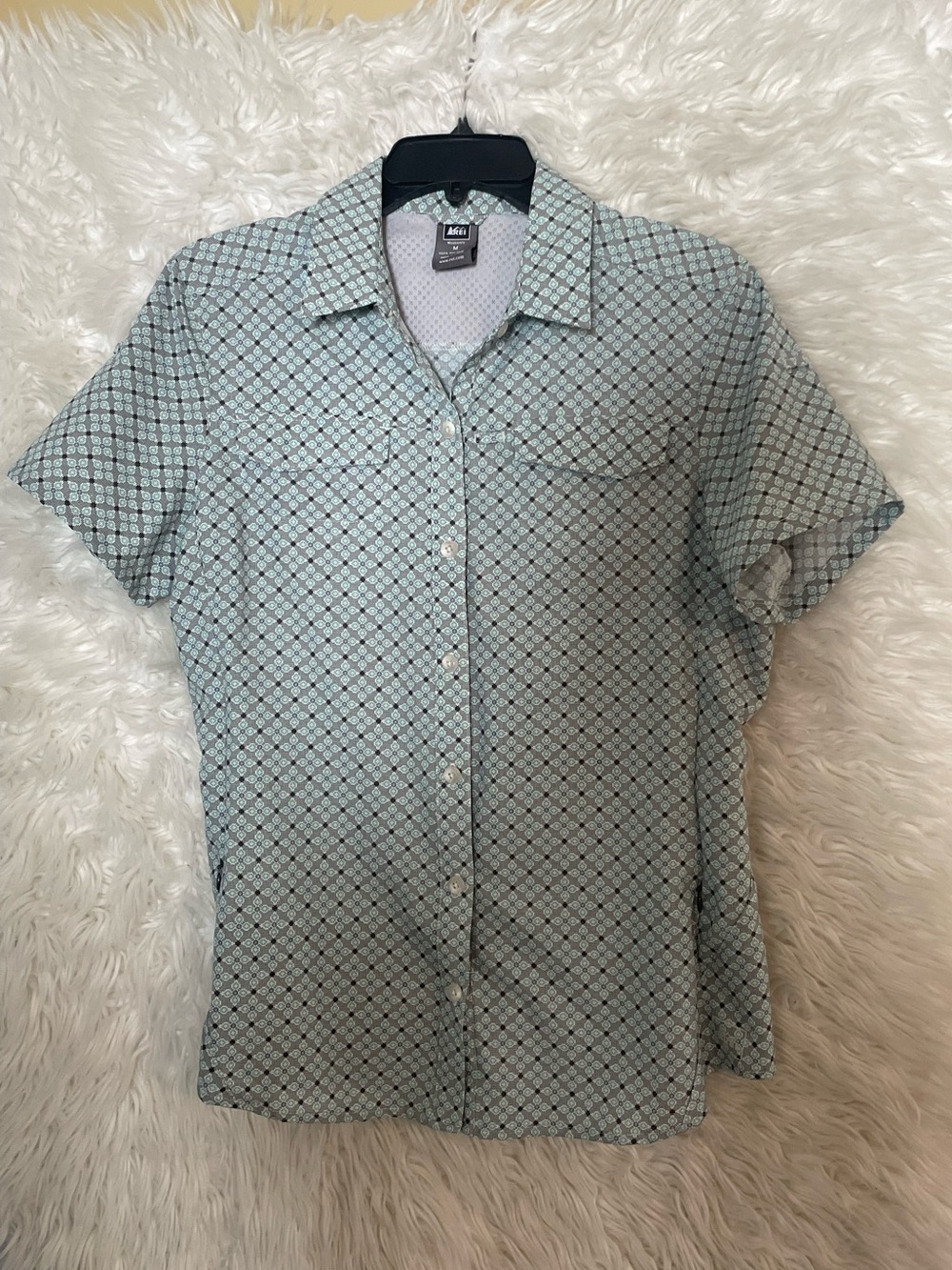 REI Women’s Short Sleeve Button Up Fishing Shirt. Size Medium; Grey/Teal Green